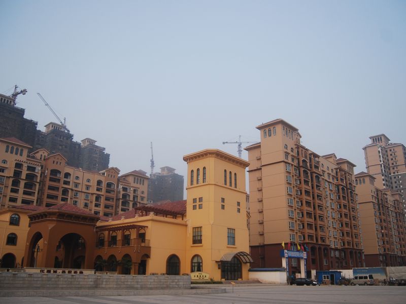 華強城一期二標段工程（2010年省文明工地、省“結(jié)構(gòu)中州杯”工程